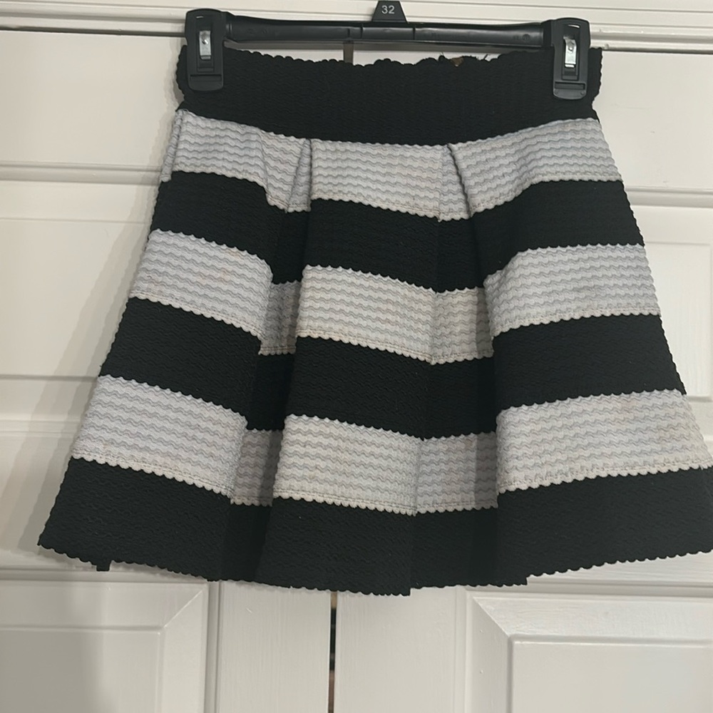 Black and white skater skirt thick stripes